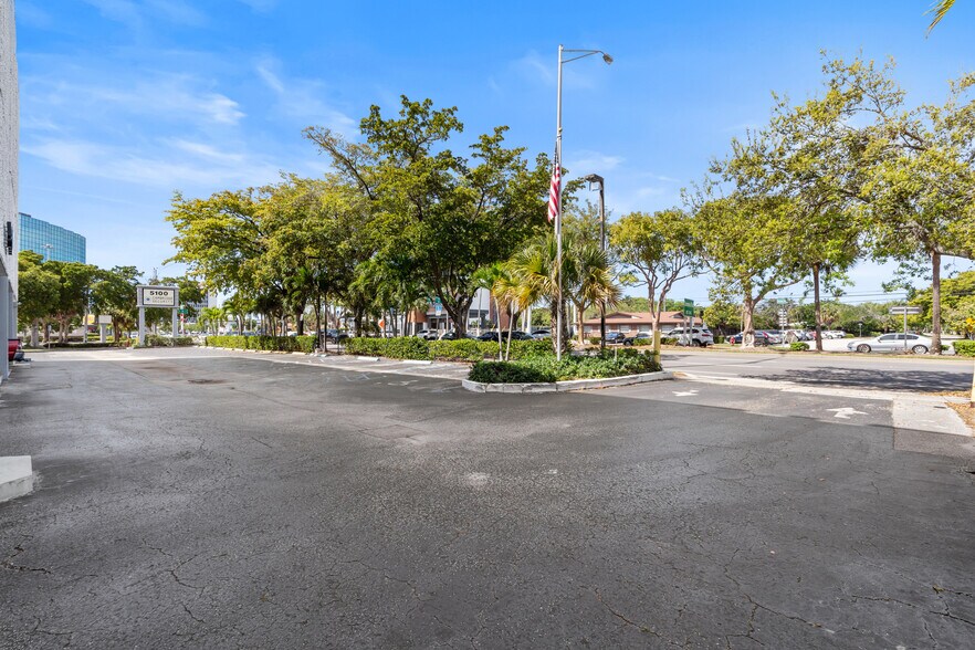 More Photos Of 5100 N Federal Hwy, Fort Lauderdale Office For Sale