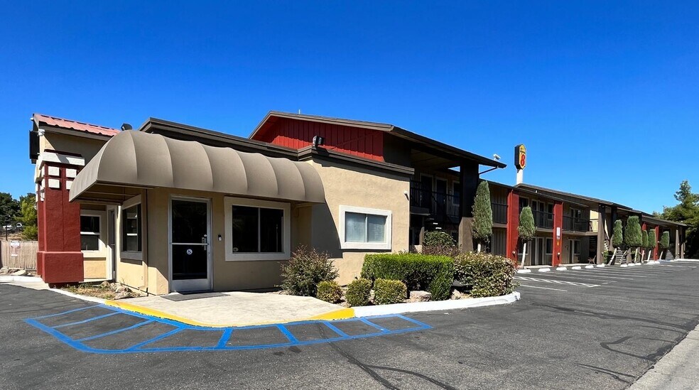 More Photos Of 30 Gilmore Rd, Red Bluff Hotel For Sale