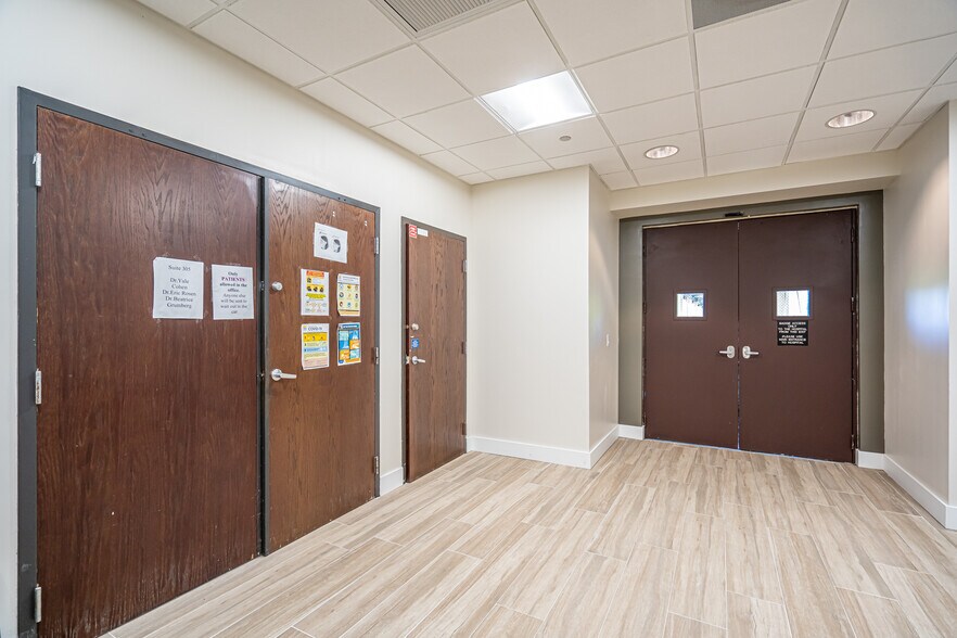 More Photos Of 3702 Washington St, Hollywood Medical For Lease
