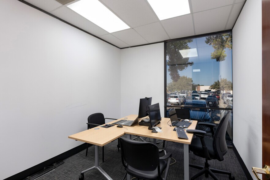More Photos Of 1610 Corporate Ct, Irving Office For Lease