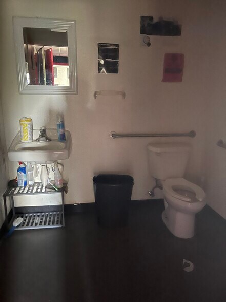 More Photos Of 2731 Broward Blvd, Fort Lauderdale Freestanding For Sale