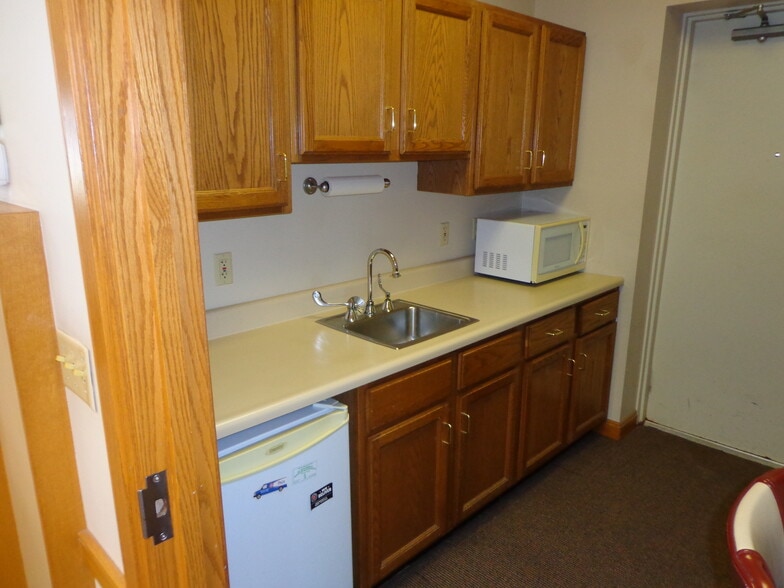 More Photos Of 101 N 36th St, Quincy General Retail For Lease