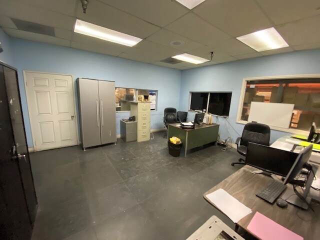 More Photos Of 14455 S Broadway, Gardena Warehouse For Sale