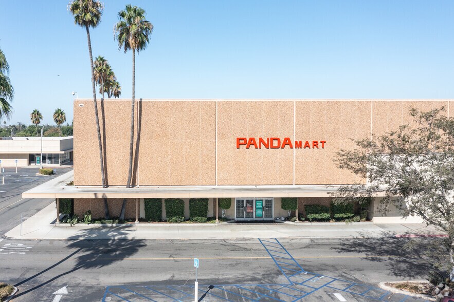More Photos Of 2102 N Tustin St, Orange Department Store For Lease