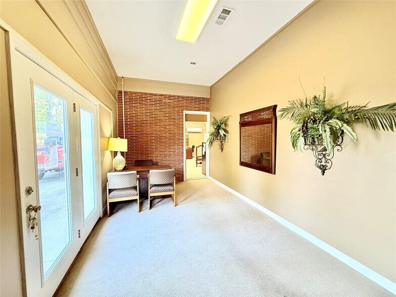 More Photos Of 2802 W Main St, Russellville Office For Sale