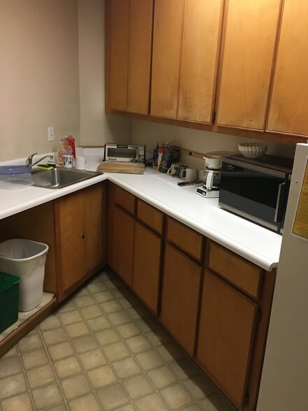 More Photos Of 460 Boulevard Way, Oakland Office For Lease