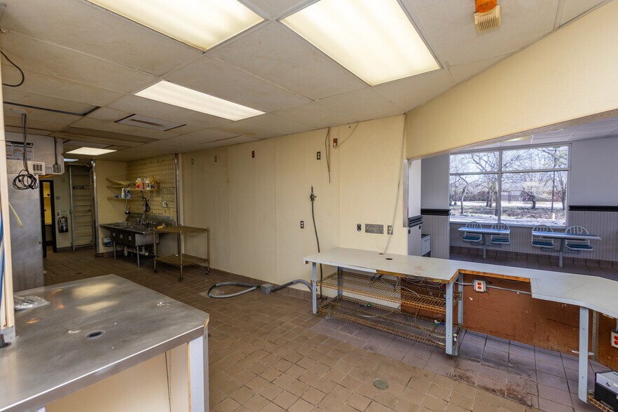 More Photos Of 1403 W 8th St, Wellington Fast Food For Sale