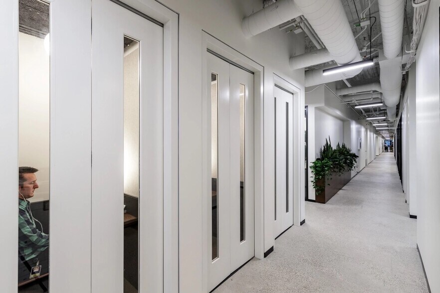 More Photos Of 500 W Madison St, Chicago Coworking Space
