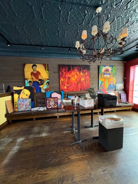More Photos Of 215 W North Ave, Chicago Restaurant For Lease