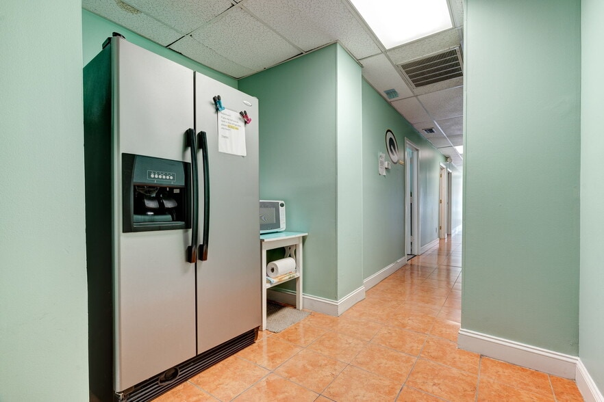 More Photos Of 1820 3rd Ave N, Bessemer Office For Sale