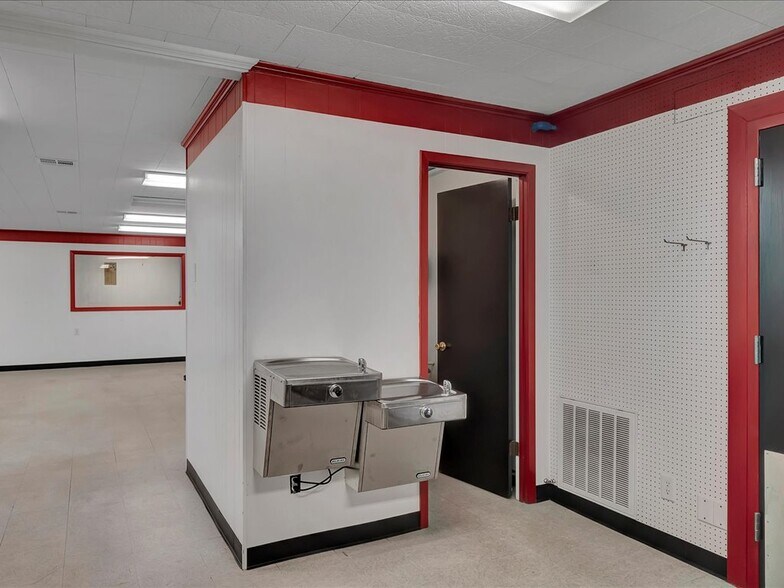 More Photos Of 3804 South St, Nacogdoches Warehouse For Sale