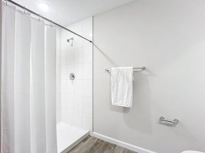 More Photos Of 6421 Breezy Oaks Way, Jacksonville Apartments For Sale