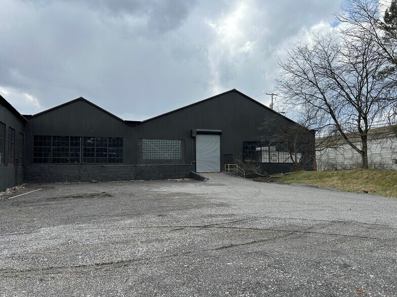 More Photos Of 100 S Bridge St, Struthers Industrial For Lease