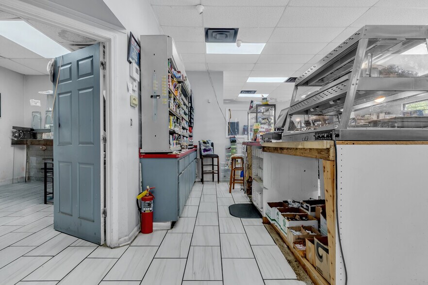 More Photos Of 5577 County Road 174, Grenada General Retail For Sale