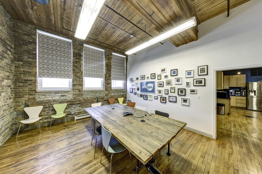 More Photos Of 216 W Ohio St, Chicago Loft Creative Space For Lease