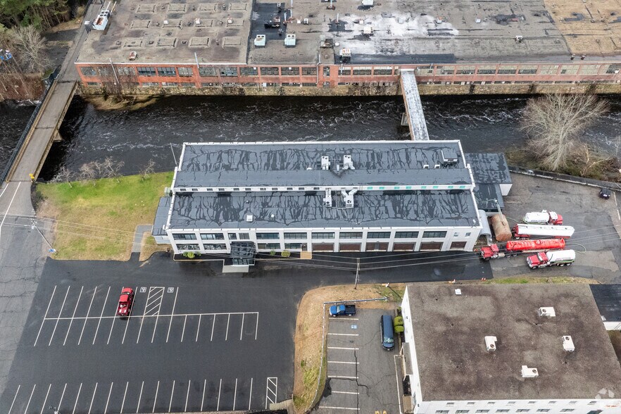 More Photos Of 80 Optical Dr, Southbridge Flex For Lease