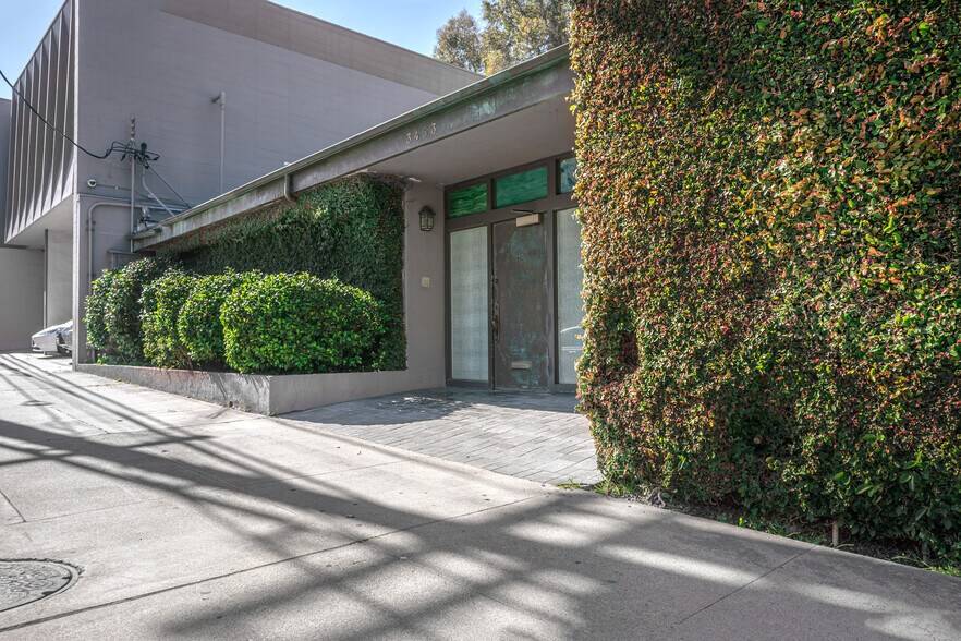 Primary Photo Of 3449–3453 Cahuenga Blvd W, Los Angeles Movie Radio TVStudio For Sale