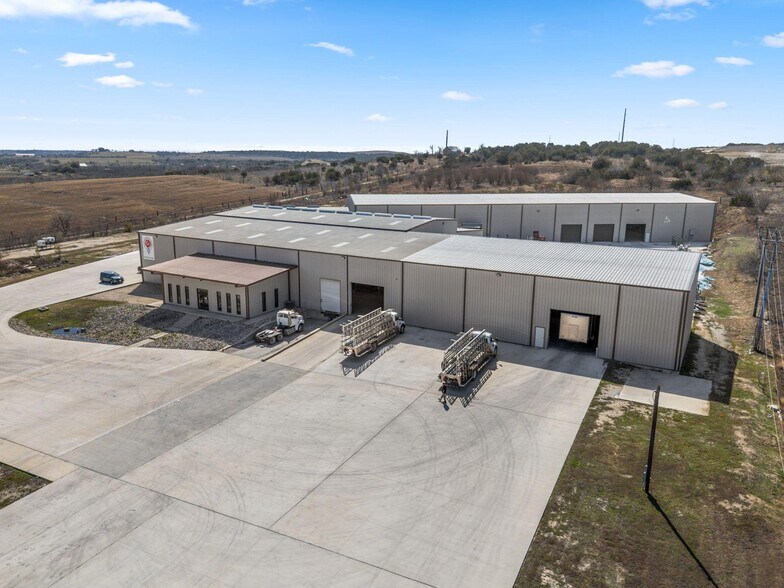 More Photos Of 800 East Watson Ln, New Braunfels Manufacturing For Lease