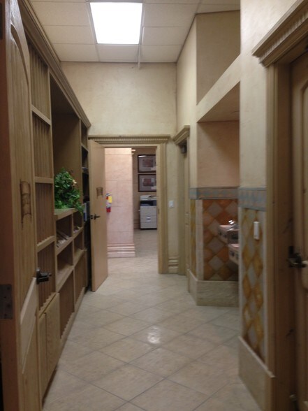 More Photos Of 5974 Silver Springs Dr, El Paso Office For Lease