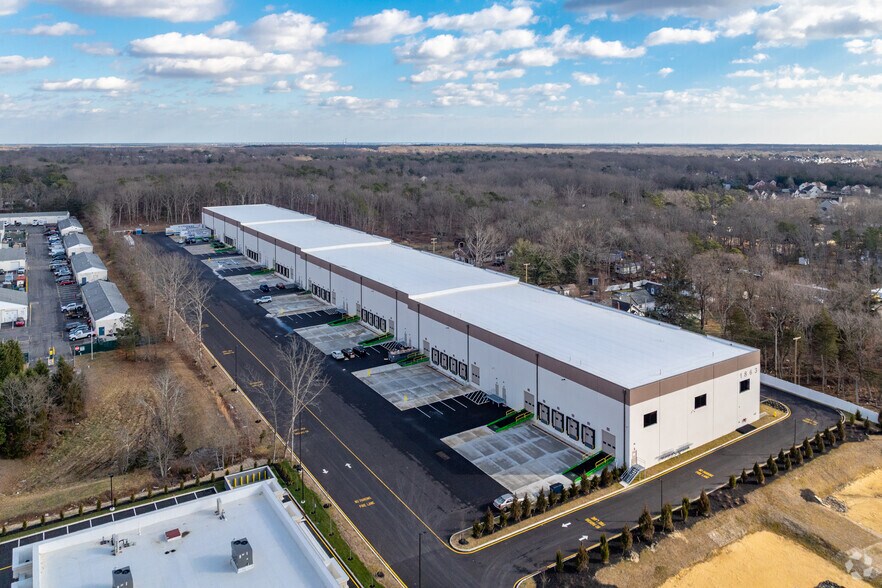 More Photos Of 1863 Lakewood Rd, Toms River Distribution For Lease