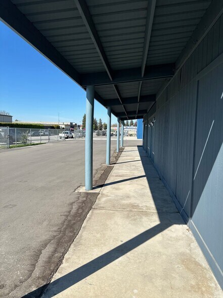 More Photos Of 5151 Stine Rd, Bakersfield Storefront Retail Office For Lease