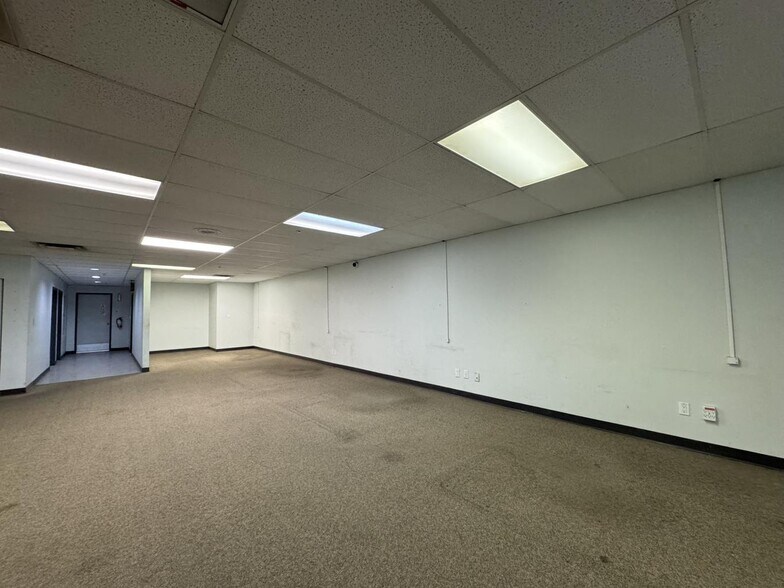 More Photos Of 7158-7168 Progress Way, Delta Service For Lease