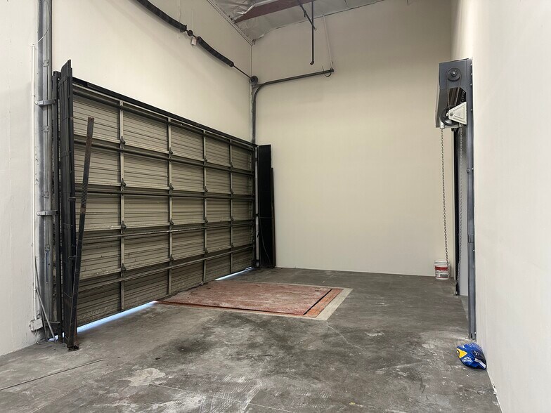 More Photos Of 1361 W 190th St, Gardena General Retail For Lease