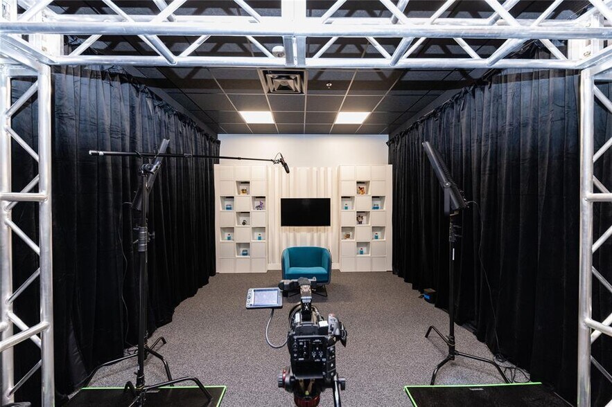 More Photos Of 1220 Toro Grande Dr, Cedar Park Light Distribution For Sale