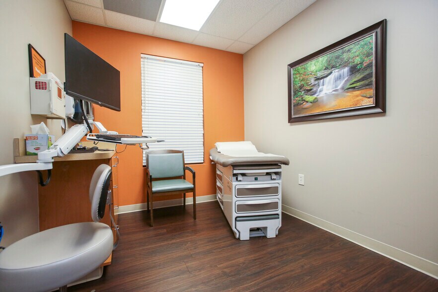 More Photos Of 12 Sammy McGhee Blvd, Jasper Medical For Sale