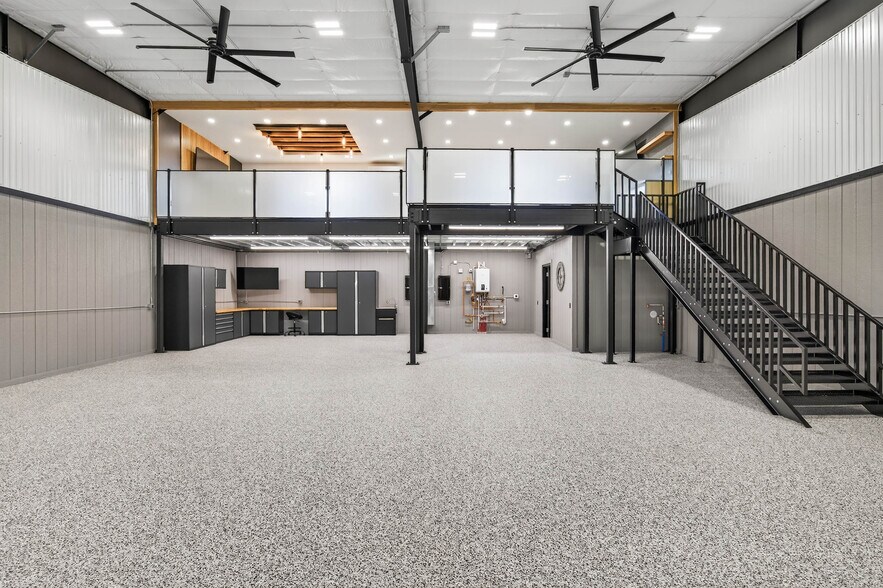 More Photos Of 663 Valerie Ave, Hudson Self Storage For Sale