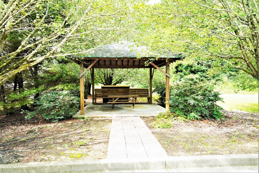 More Photos Of 2110 Fairburn Rd, Douglasville Flex For Lease