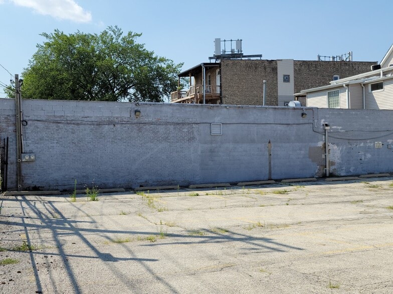 More Photos Of 3265 W Armitage Ave, Chicago Office Residential For Sale
