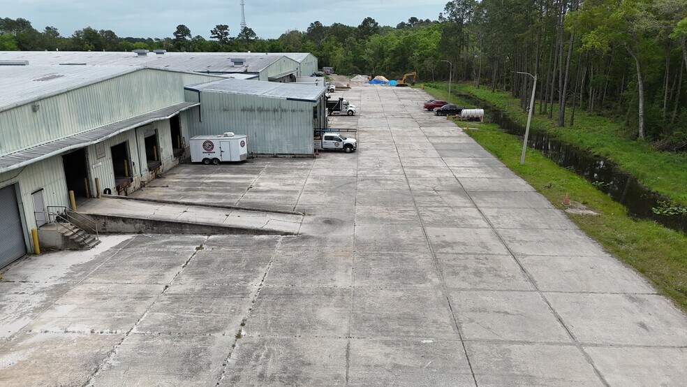 More Photos Of 9444-9446 Florida Mining Blvd E, Jacksonville Warehouse For Lease