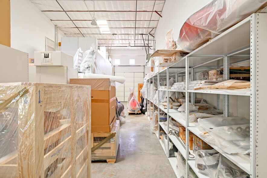 More Photos Of 11 Plaza La Prensa Rd, Santa Fe Warehouse For Sale