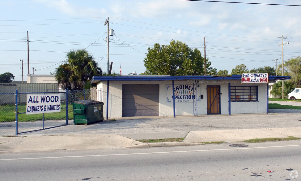 Primary Photo Of 831 King St, Cocoa Manufacturing For Sale