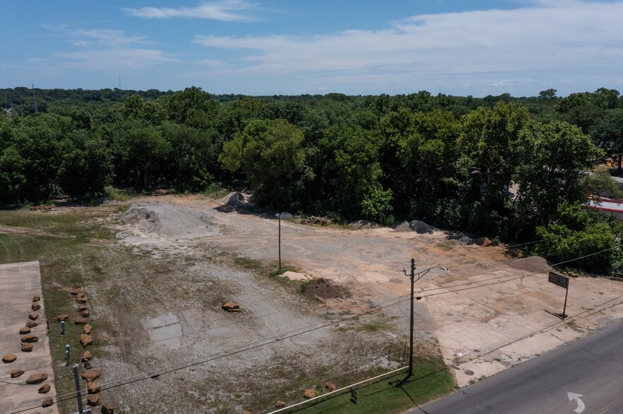 More Photos Of 1210 N 1st Ave, Durant Warehouse For Sale