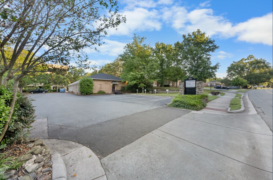 More Photos Of 861 Willow Dr, Chapel Hill Medical For Lease