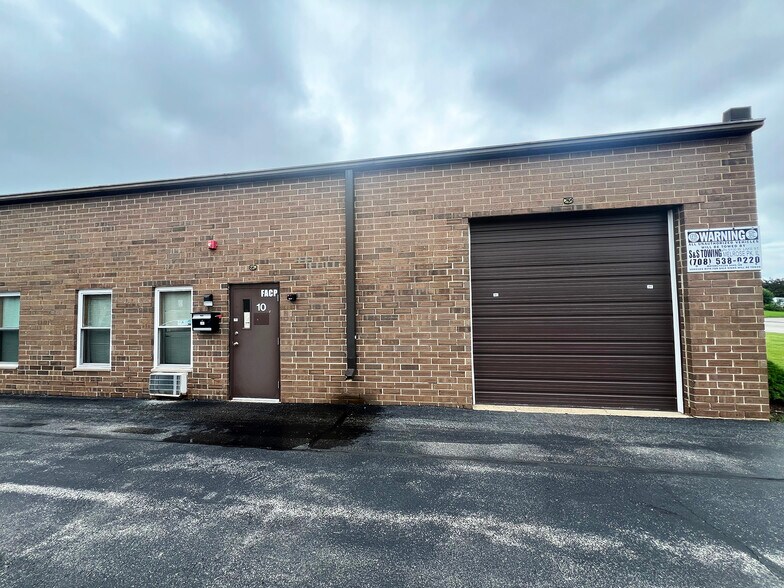 More Photos Of 225 James St, Bensenville Warehouse For Lease