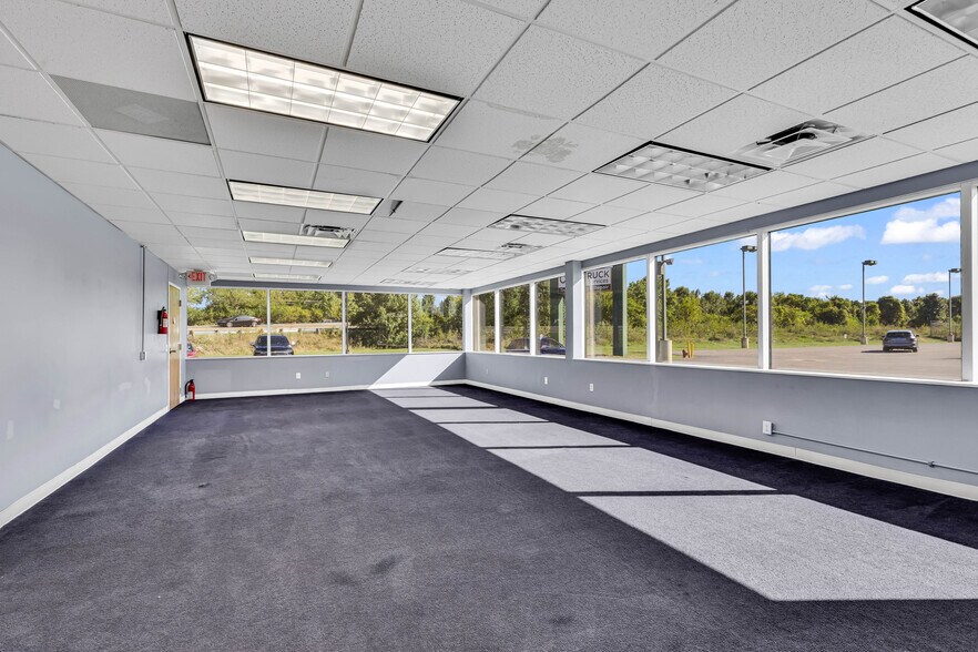 More Photos Of 3050 Delta Marine Dr, Columbus Office For Sale