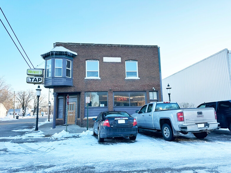 More Photos Of 4 Davis St, Hamlet Restaurant For Sale