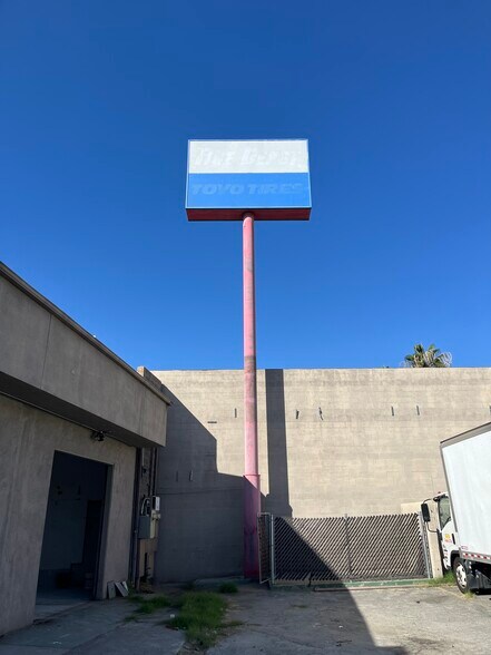 More Photos Of 1286 S E St, San Bernardino Freestanding For Lease