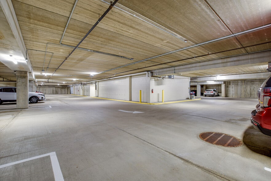 More Photos Of 10 Terrace Ct, Madison Office For Lease