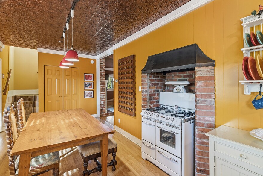 More Photos Of 5186 Gravenstein Hwy S, Sebastopol Restaurant For Sale