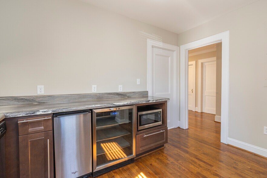 More Photos Of 2006 N Main St, Anderson Office For Sale