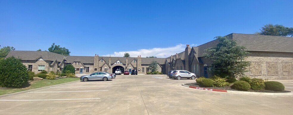 More Photos Of 307 E Danforth Rd, Edmond Office Residential For Sale