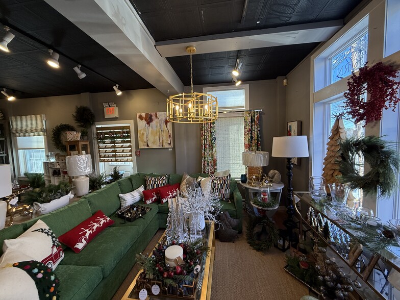 More Photos Of 8-10 Essex St, Andover Storefront Retail Office For Lease
