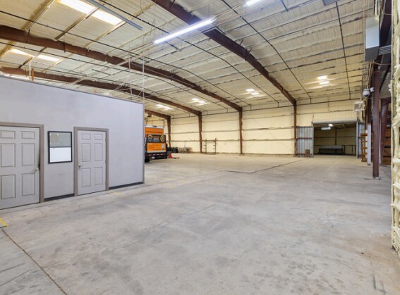 More Photos Of 1700-1716 Shady Oaks Dr, Denton Warehouse For Lease