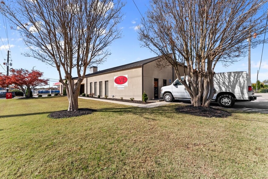 More Photos Of 636 Industrial Blvd, Gainesville Warehouse For Sale