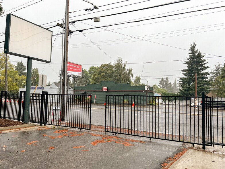 More Photos Of 11744 SE Stark St, Portland Storefront For Lease