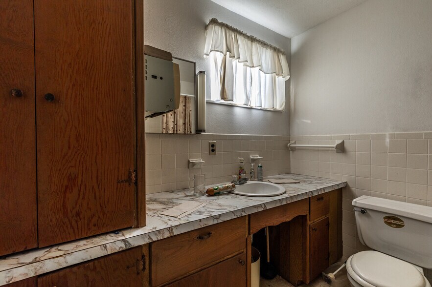 More Photos Of 400 Highway 22, Clifton Storefront Retail Office For Lease